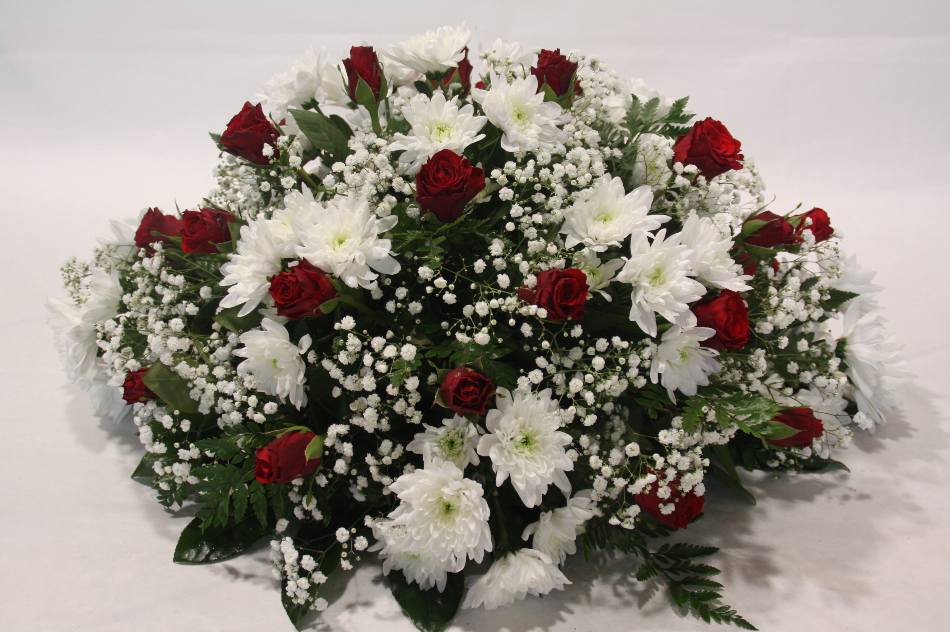 rouwstuk chrysant rood - wit